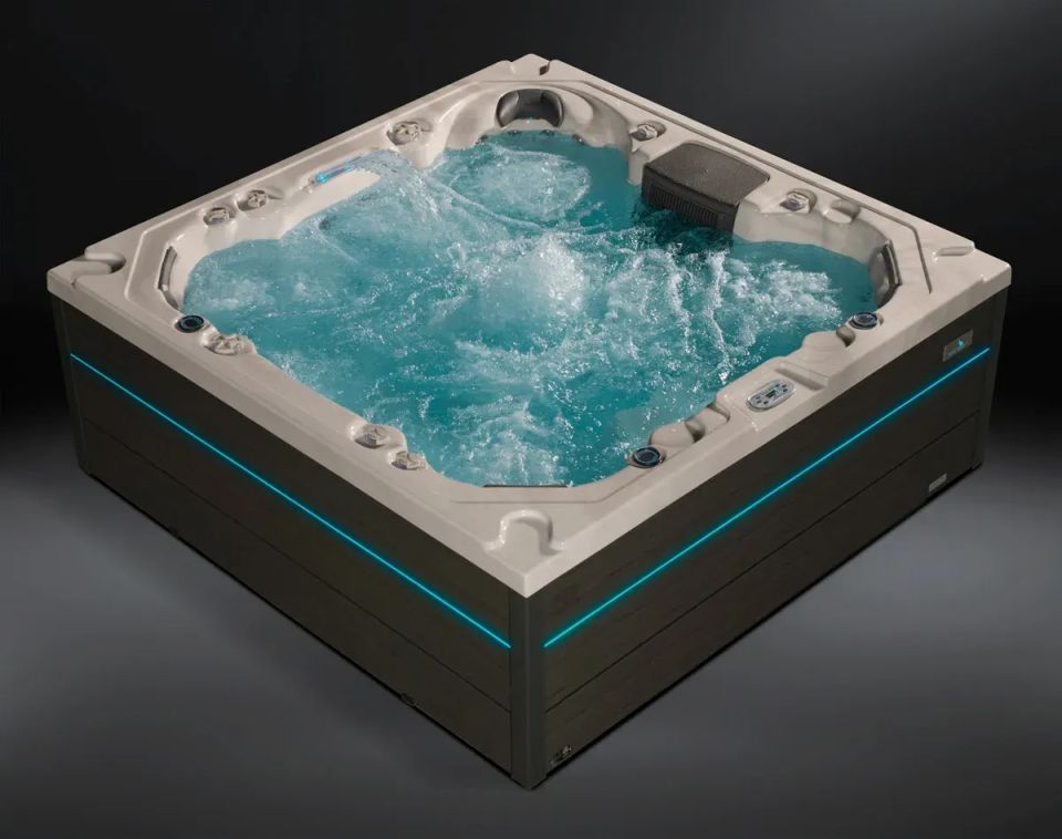 Icelandic Oasis hot tub
