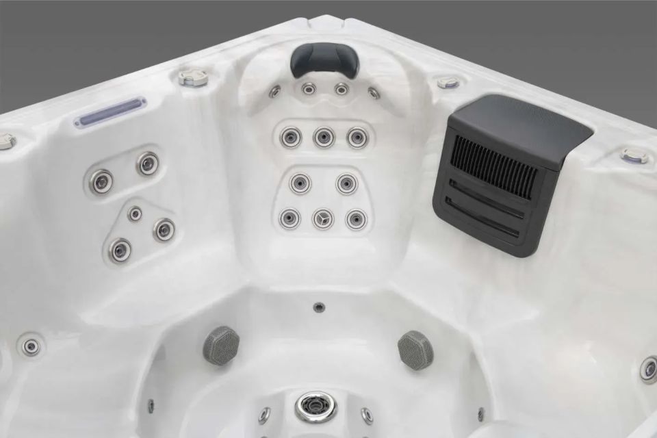 Icelandic Oasis hot tub