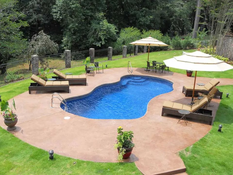 Latham Bay Isle fiberglass pool