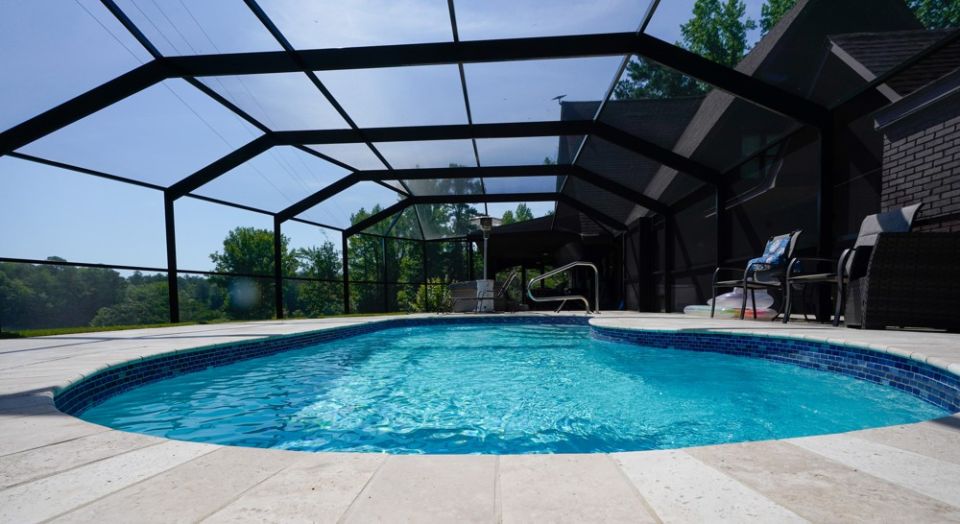 Screened Fiberglass Pool – Clanton, AL