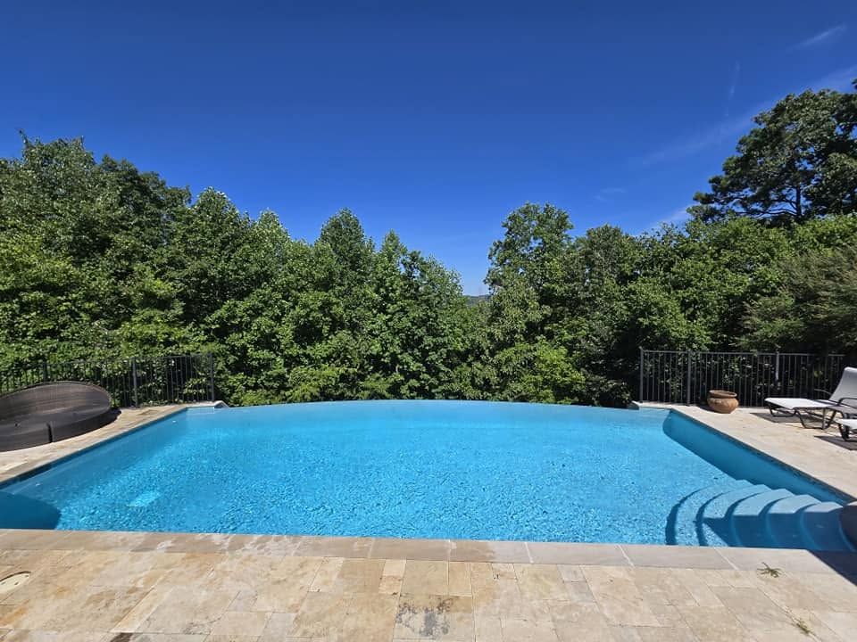 Lake-View Pool on Smith Lake