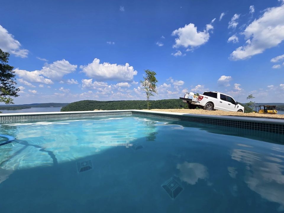 Lake-View Pool on Smith Lake