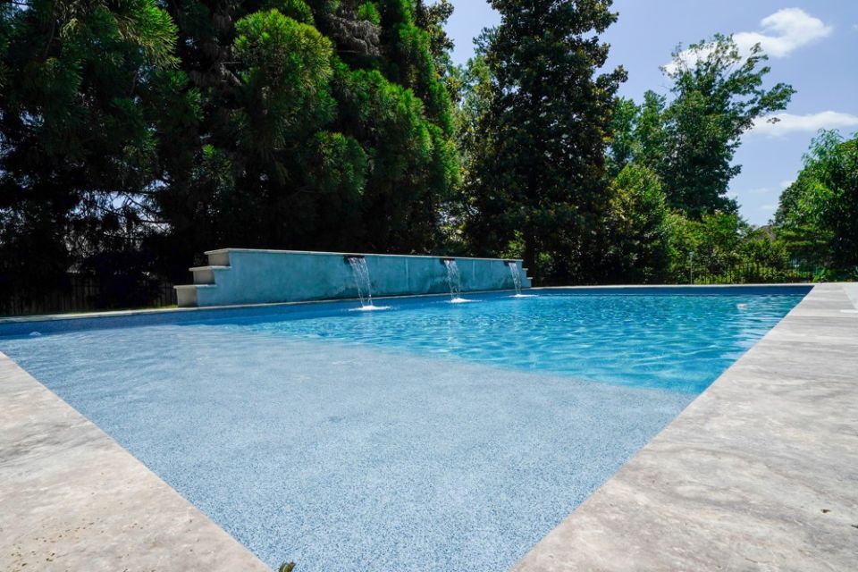Modern Gunite Pool with Tanning Ledge