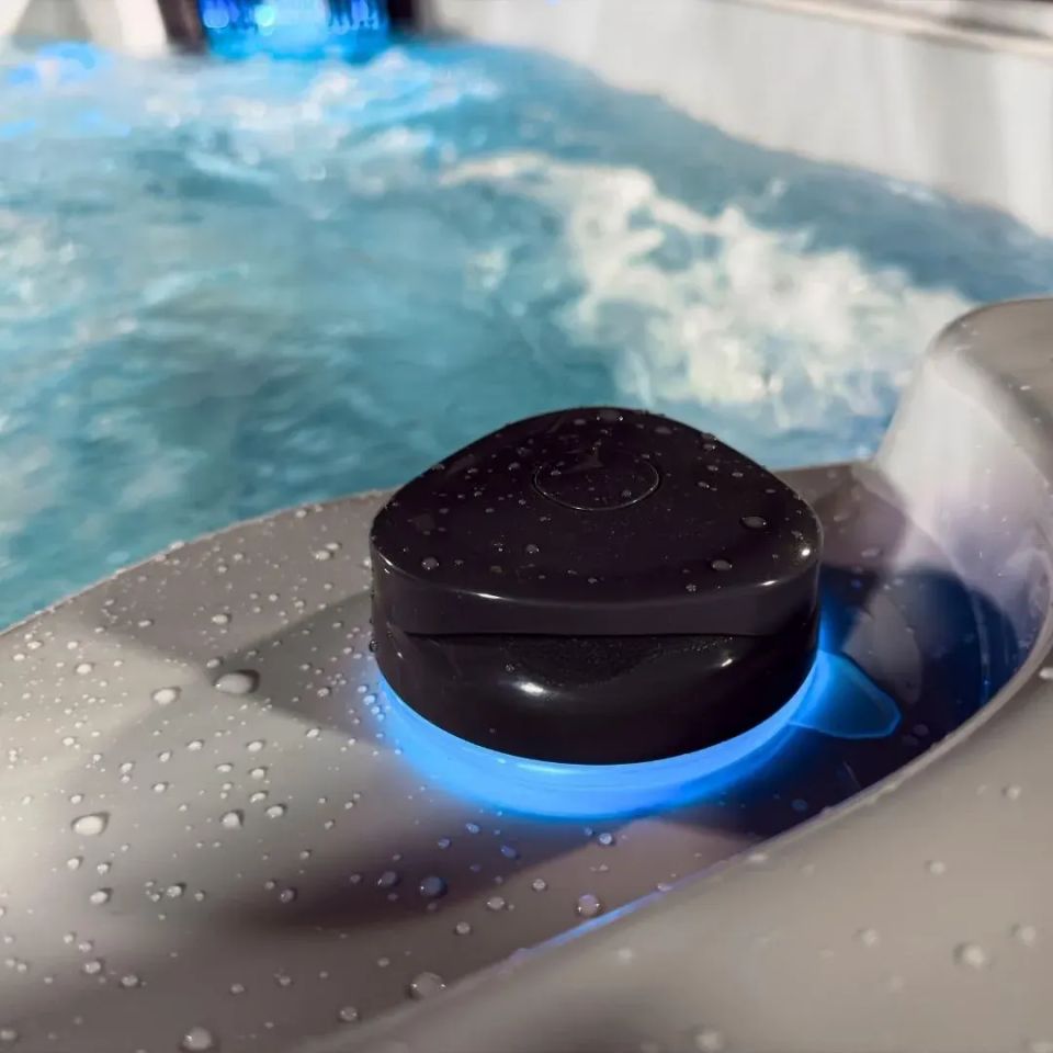 Harmonic H288DL hot tub