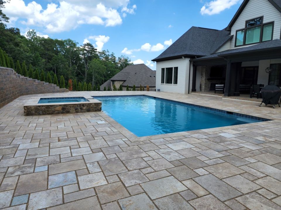 20 × 40 Gunite Pool and Spa – Mountain Brook, AL
