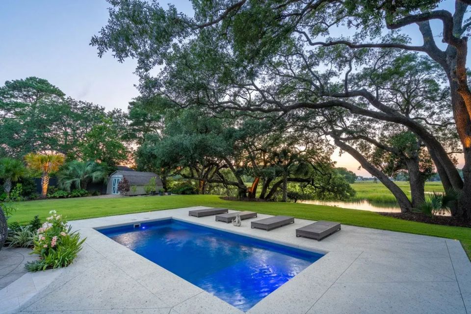 Latham Corinthian 14 fiberglass pool