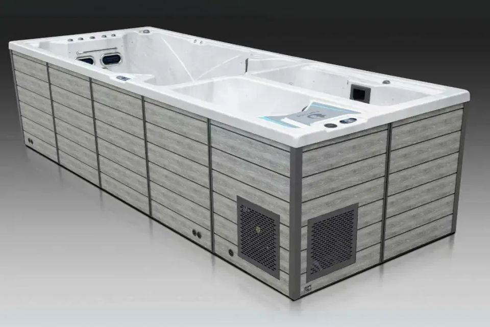 Icelandic The Triathlon hot tub