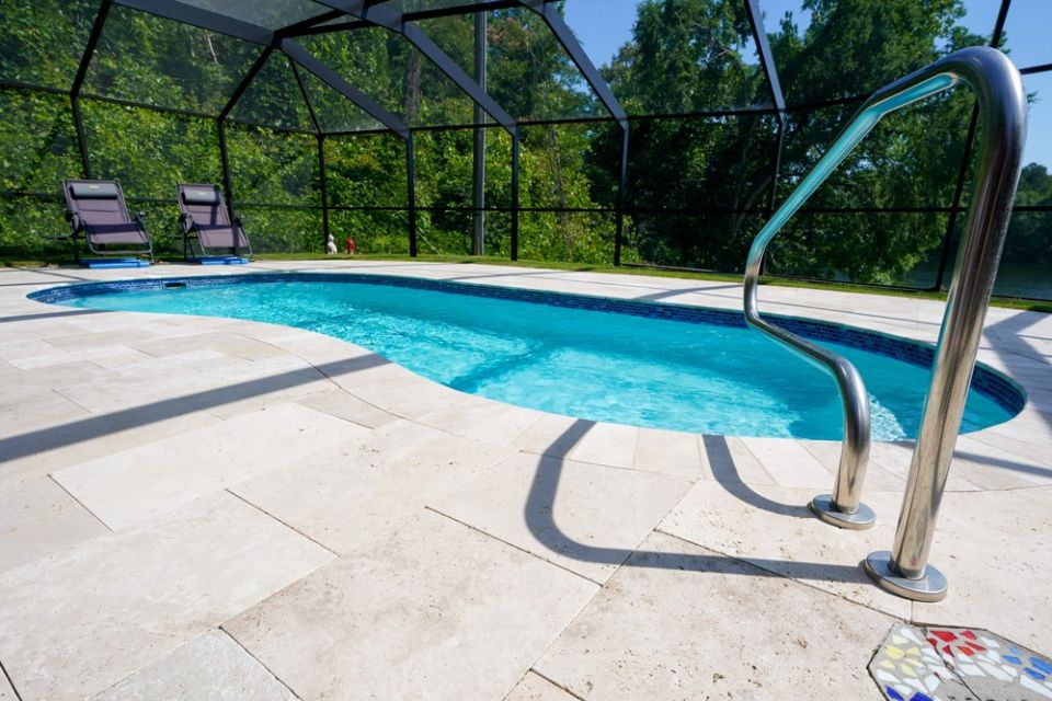 Screened Fiberglass Pool – Clanton, AL
