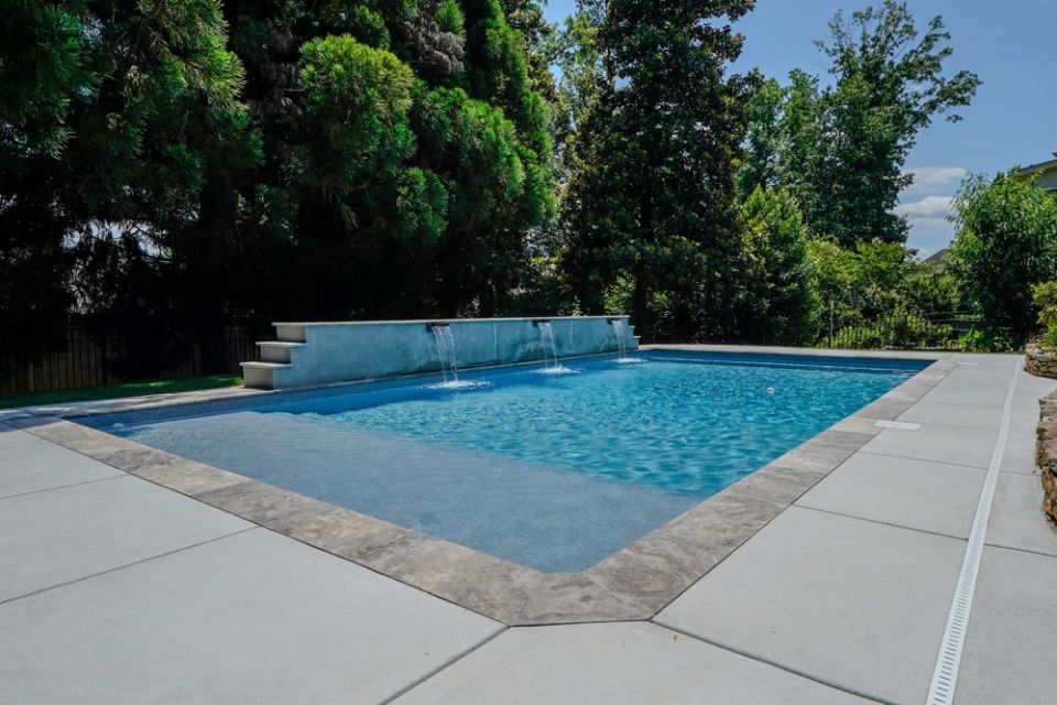 Modern Gunite Pool with Tanning Ledge