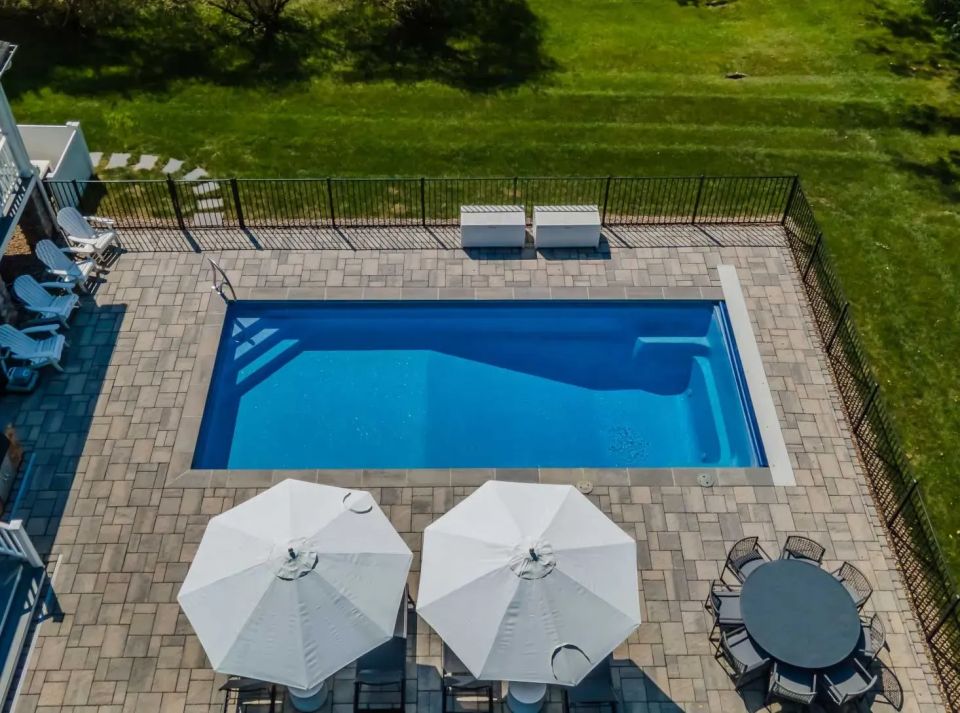Latham St. Thomas fiberglass pool