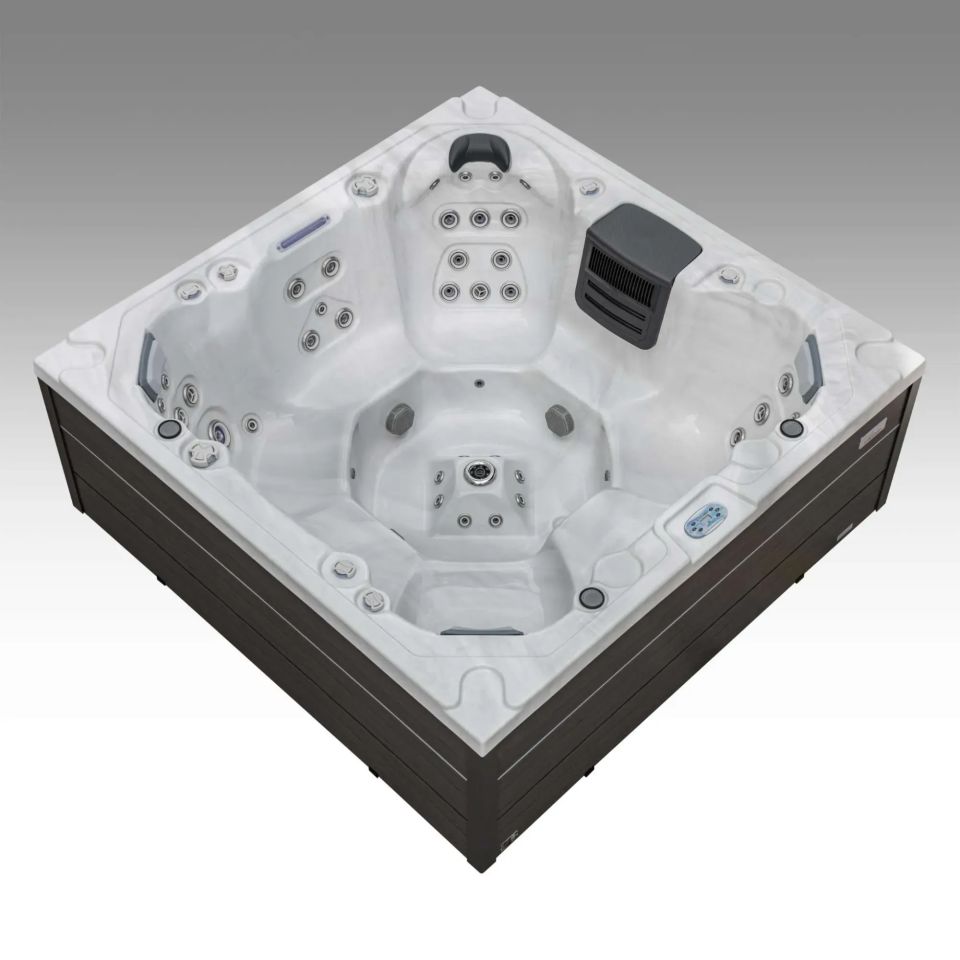 Icelandic Oasis hot tub