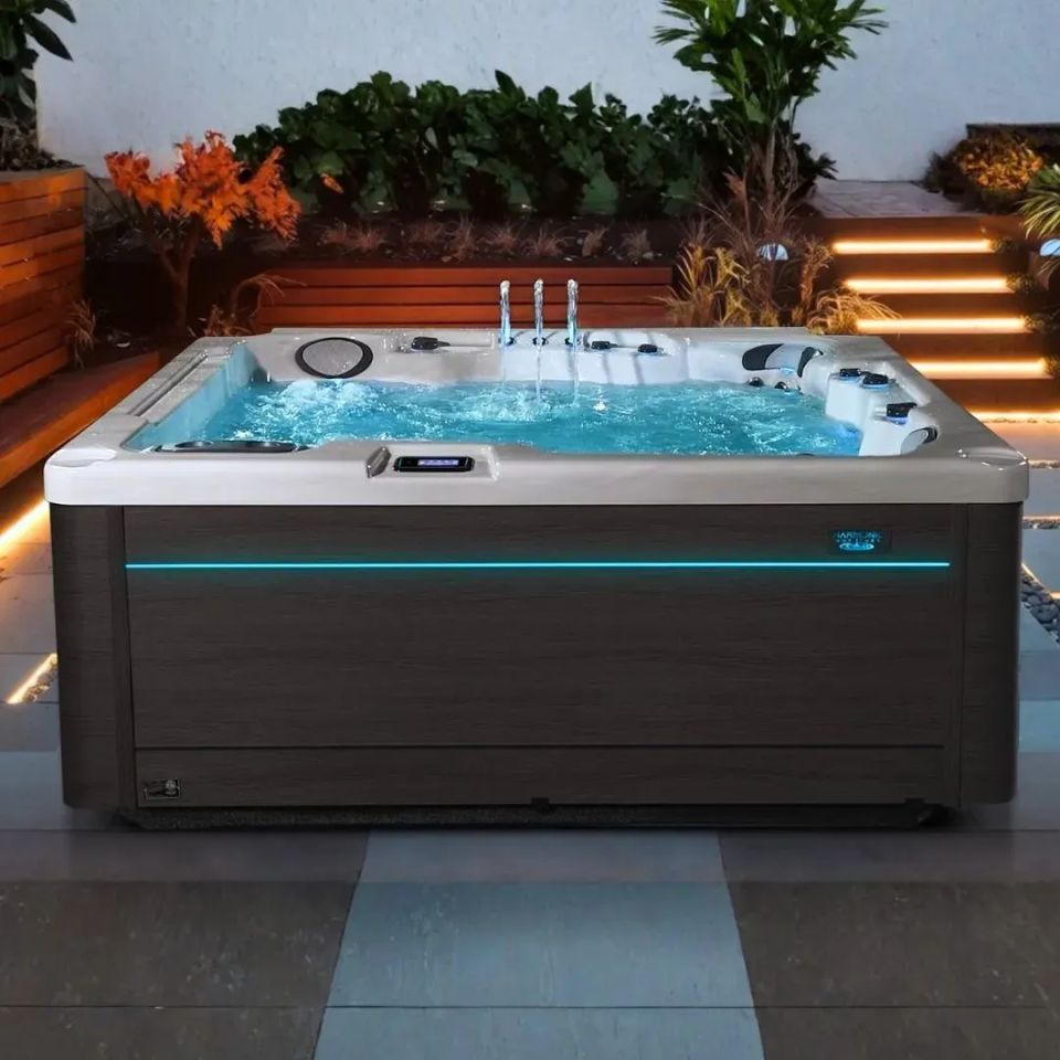 Harmonic H288DL hot tub