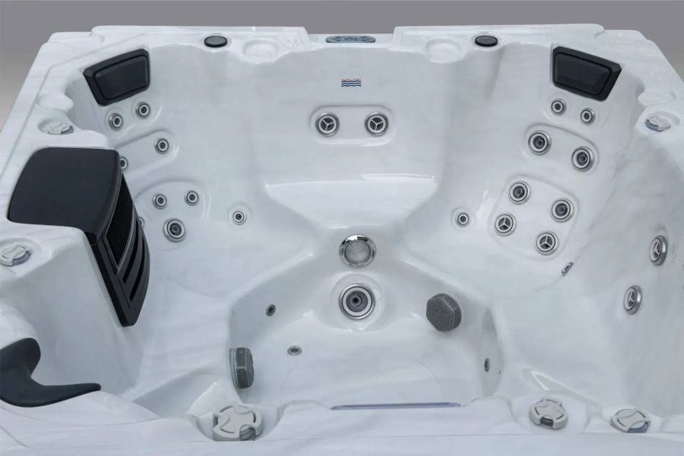 Icelandic Fontana hot tub