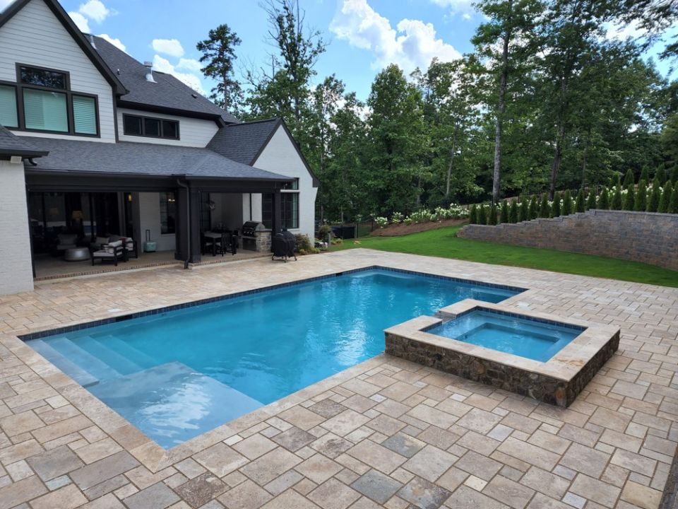 20 × 40 Gunite Pool and Spa – Mountain Brook, AL