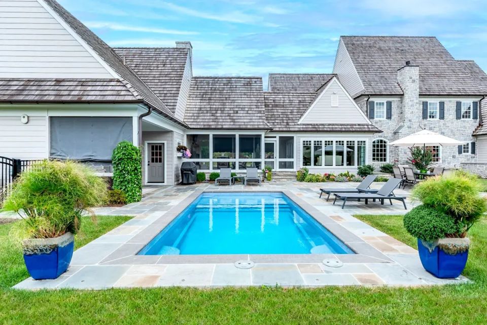 Latham Corinthian 12 fiberglass pool
