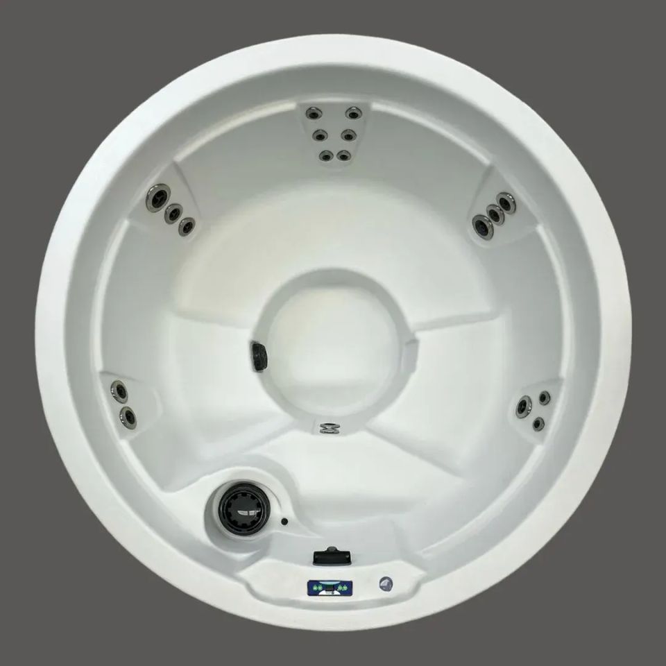 Celtic Luna 118 hot tub