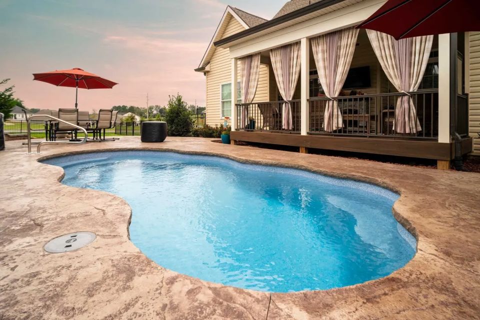 Latham Aruba fiberglass pool