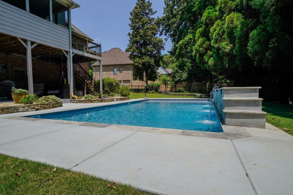 Modern Gunite Pool with Tanning Ledge