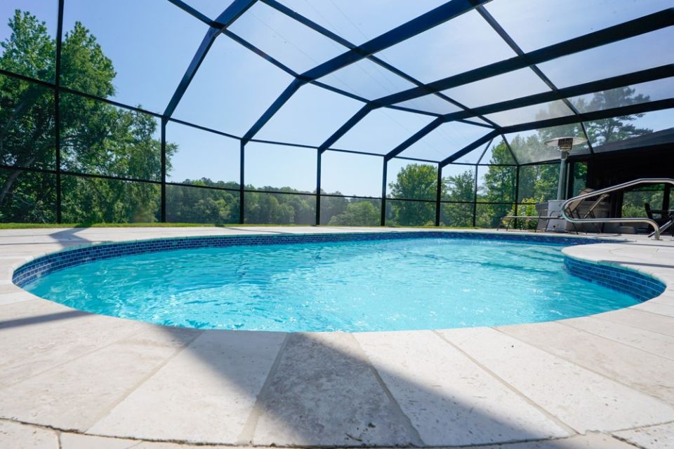 Screened Fiberglass Pool – Clanton, AL