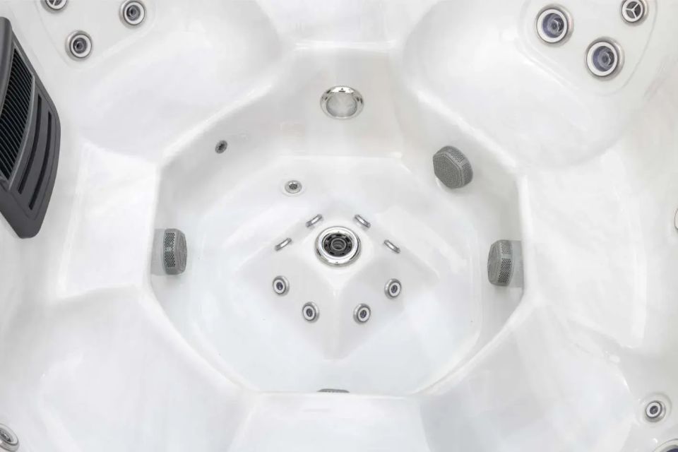 Icelandic Oasis hot tub