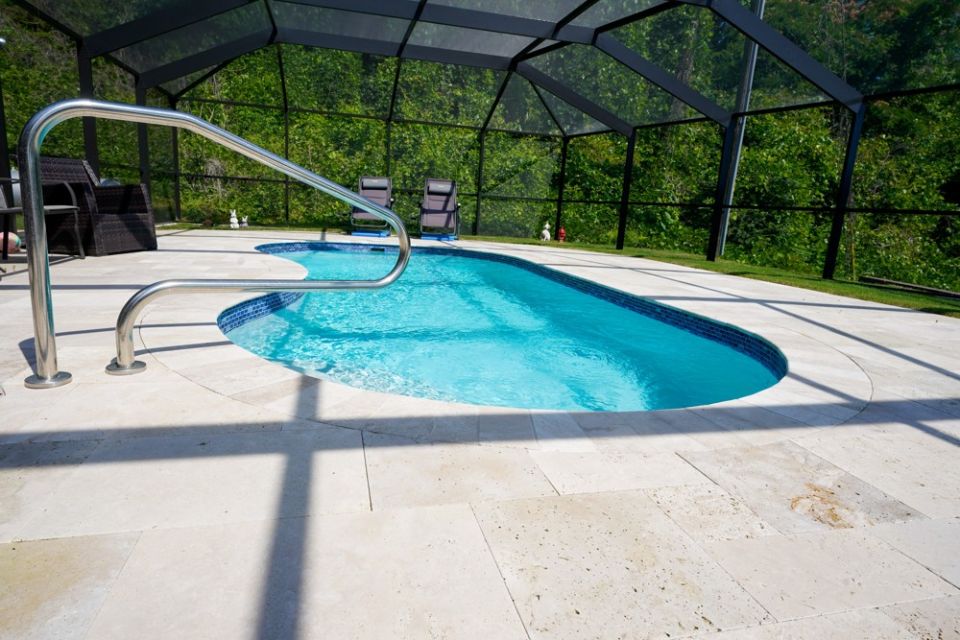 Screened Fiberglass Pool – Clanton, AL