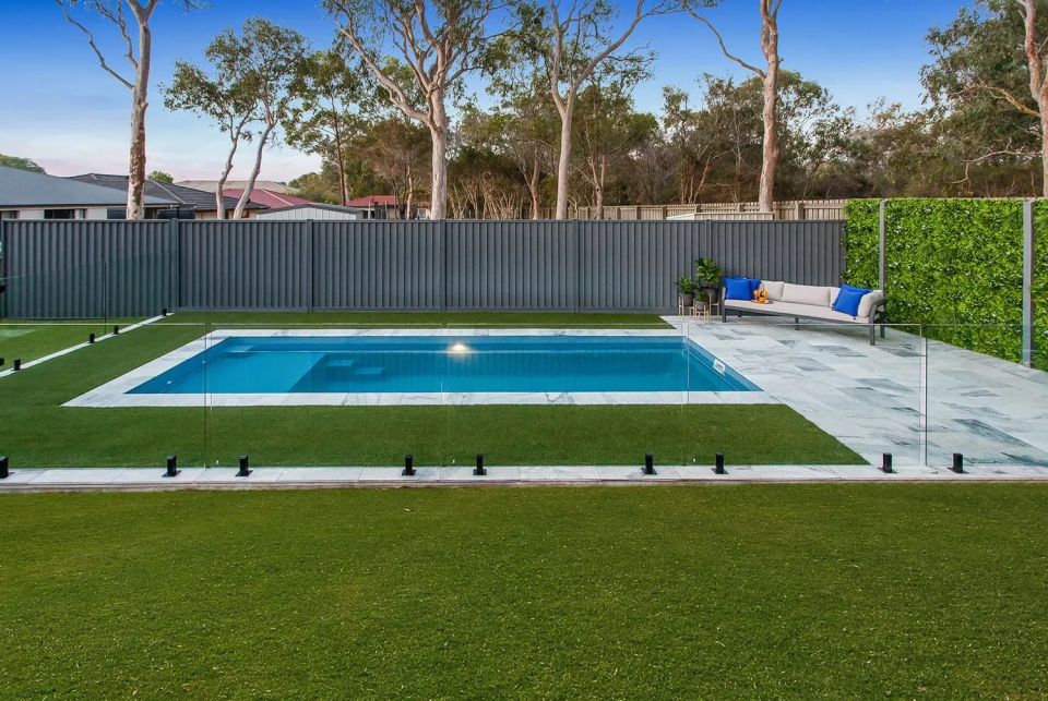 Latham Enchantment 9.17 fiberglass pool