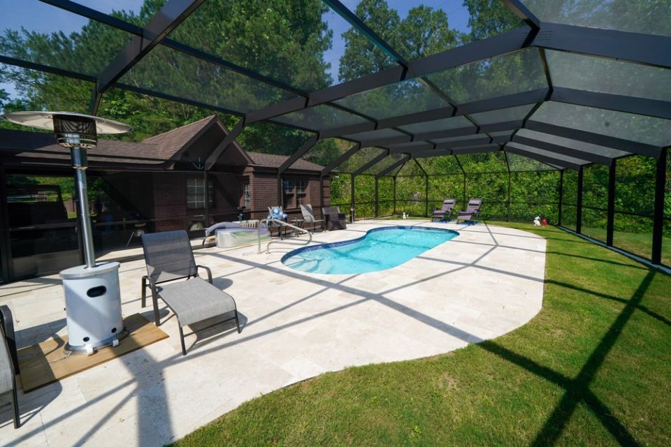Screened Fiberglass Pool – Clanton, AL