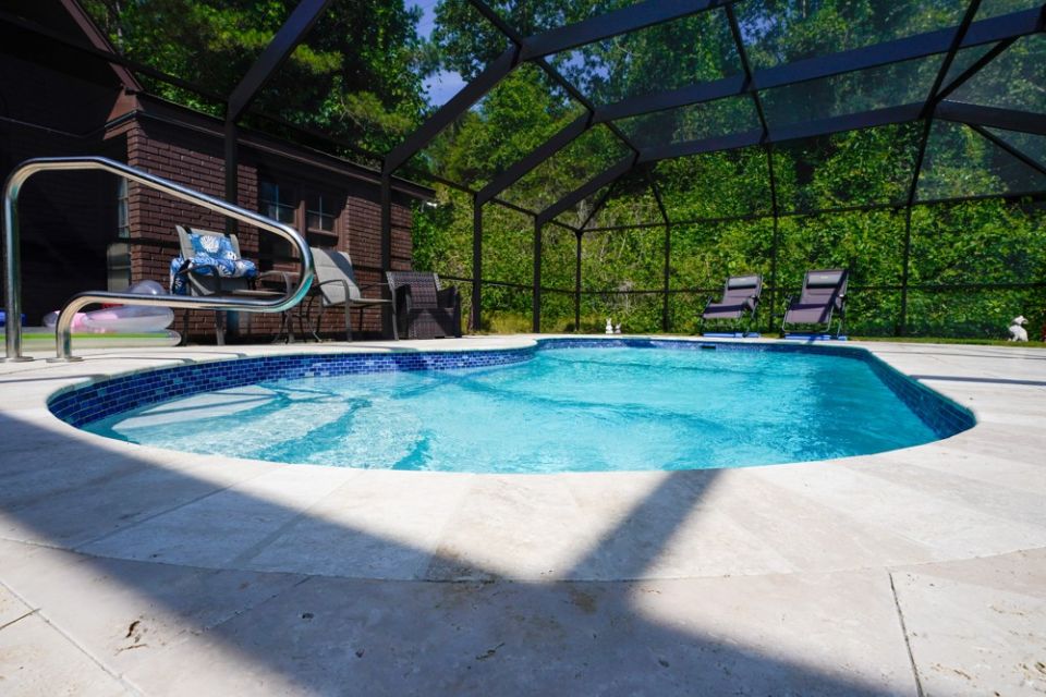 Screened Fiberglass Pool – Clanton, AL