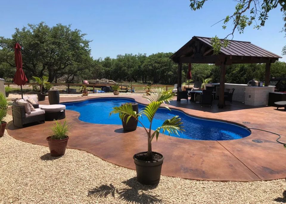 Latham Bermuda 16.35 fiberglass pool