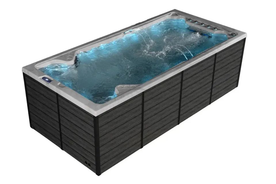 Icelandic Icelandic Swim hot tub