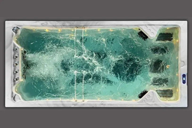 Icelandic Icelandic Swim hot tub
