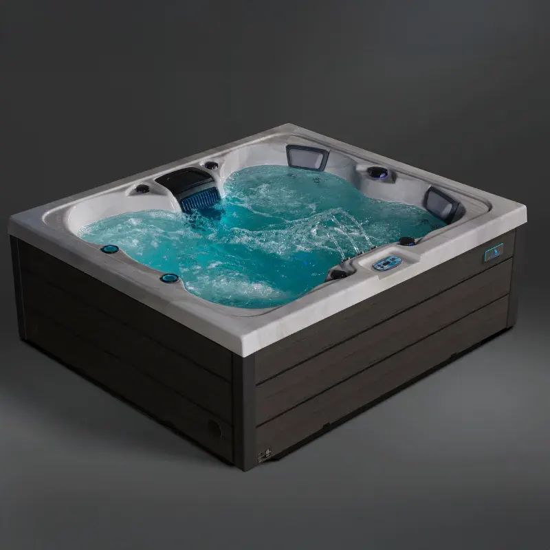 Icelandic Aurora hot tub