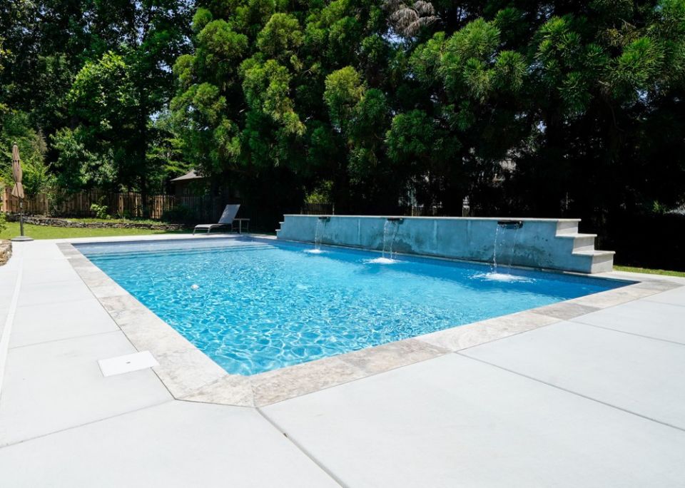 Modern Gunite Pool with Tanning Ledge