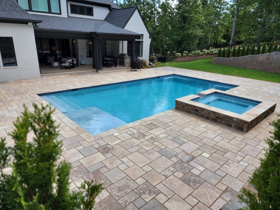 20 × 40 Gunite Pool and Spa – Mountain Brook, AL