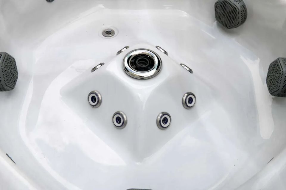 Icelandic Oasis hot tub