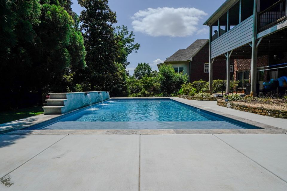 Modern Gunite Pool with Tanning Ledge
