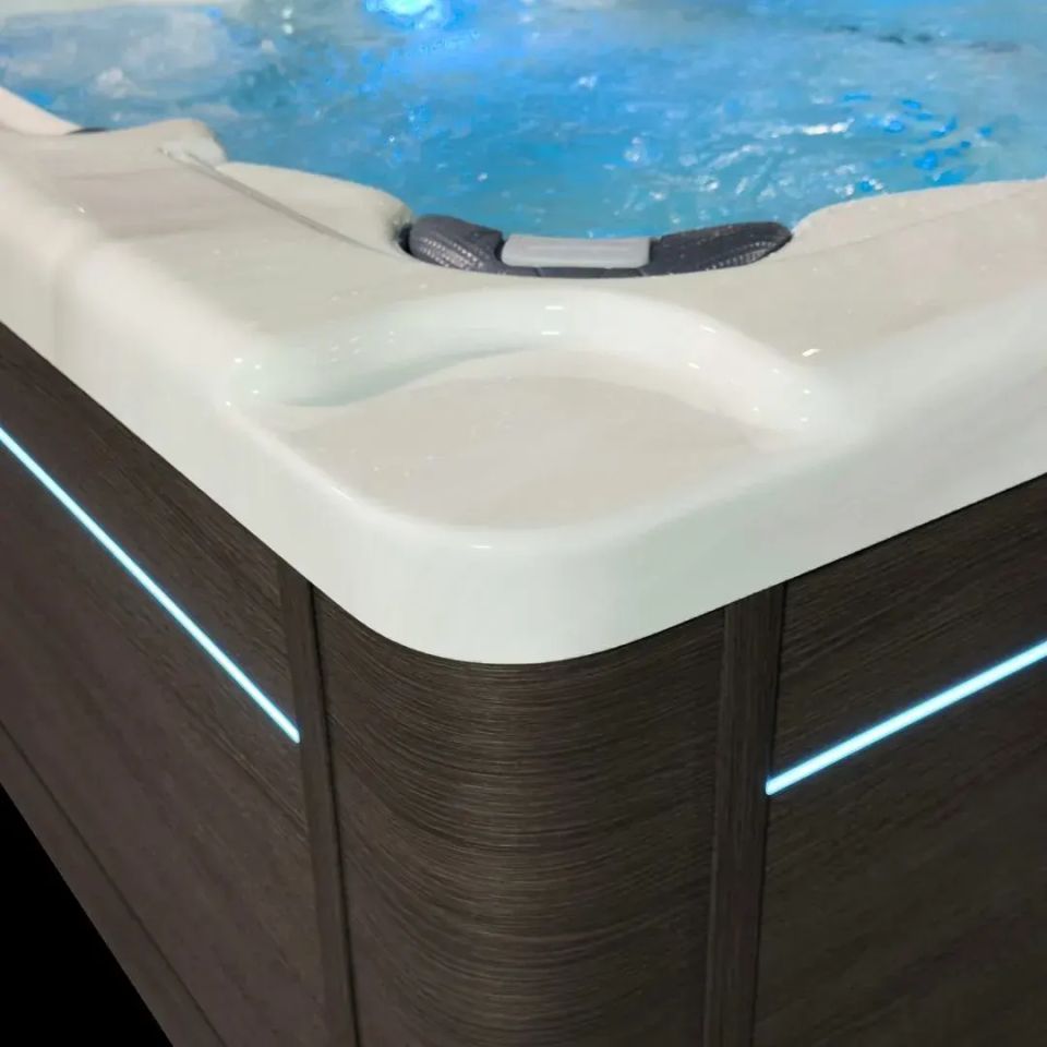Harmonic H288B hot tub