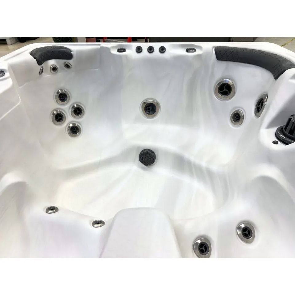 Harmonic H167B hot tub