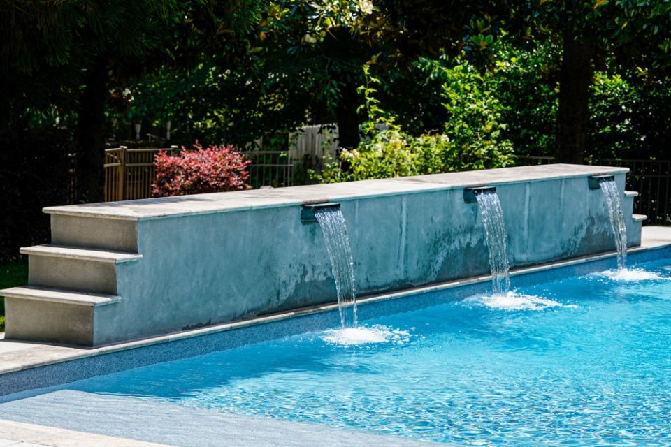 Modern Gunite Pool with Tanning Ledge