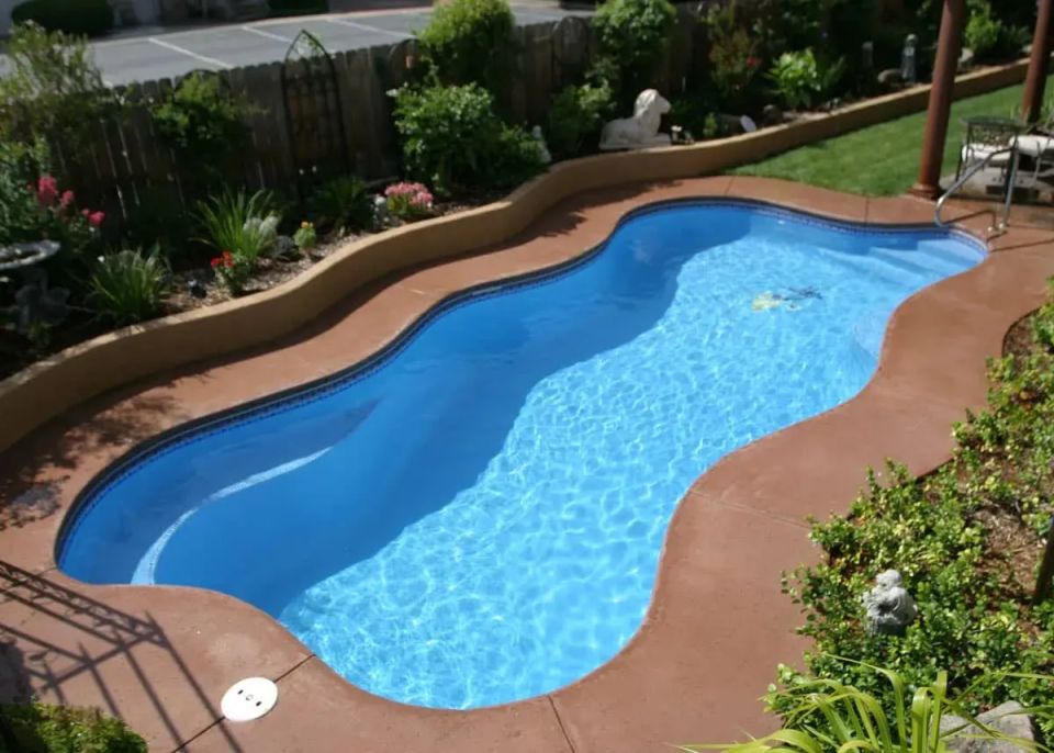 Latham Cape Cod 14 fiberglass pool