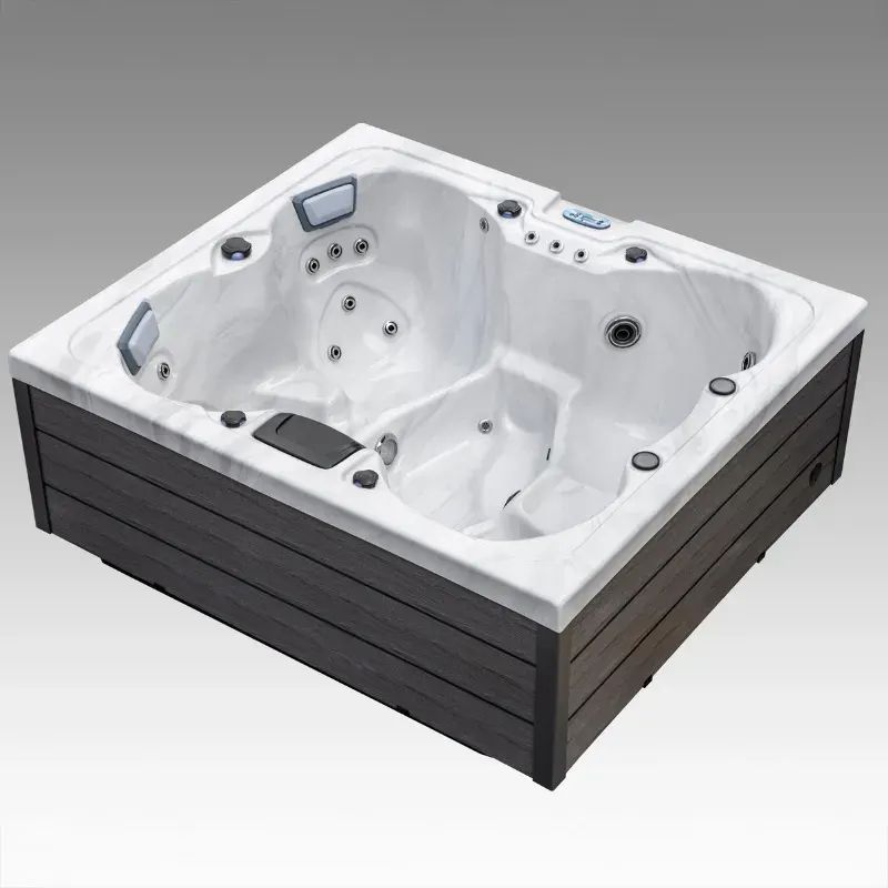Icelandic Aurora hot tub
