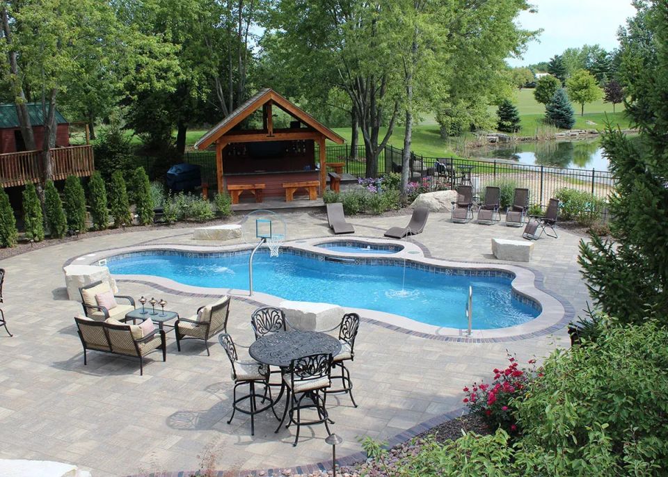 Latham Bermuda 16.40 fiberglass pool