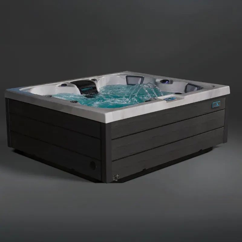 Icelandic Aurora hot tub