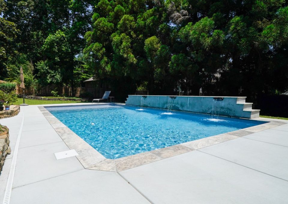 Modern Gunite Pool with Tanning Ledge