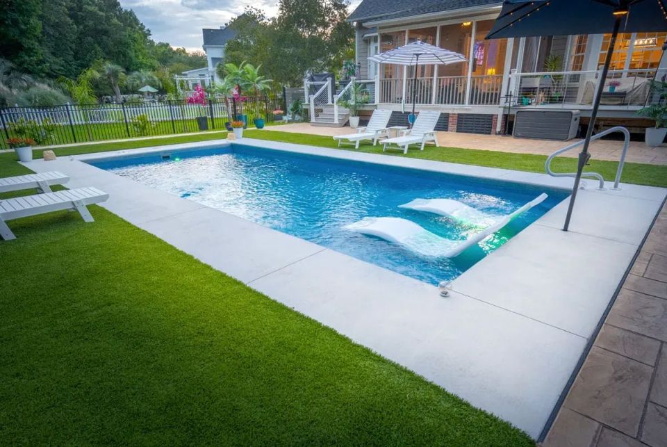 Latham Corinthian 12 fiberglass pool