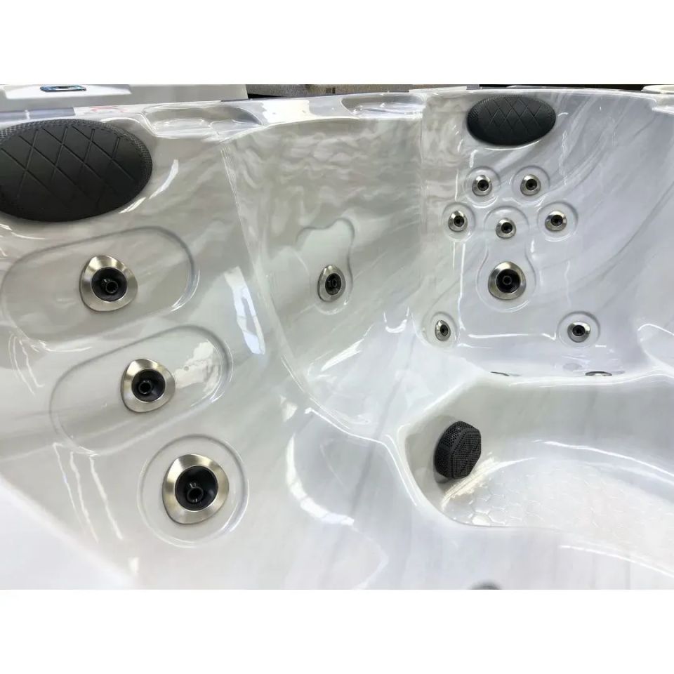 Harmonic H166L.PP hot tub