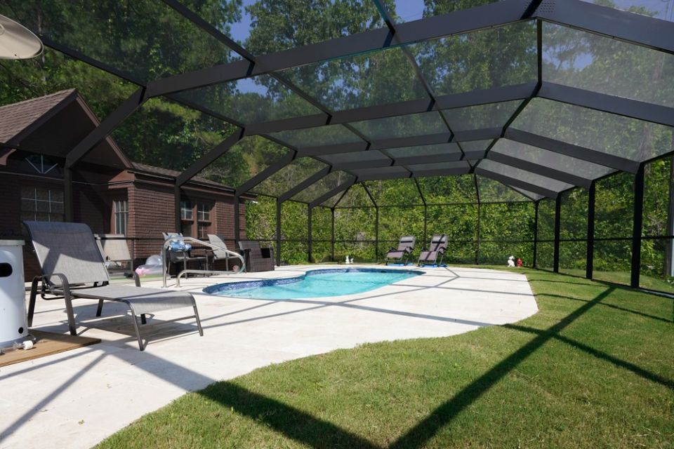 Screened Fiberglass Pool – Clanton, AL