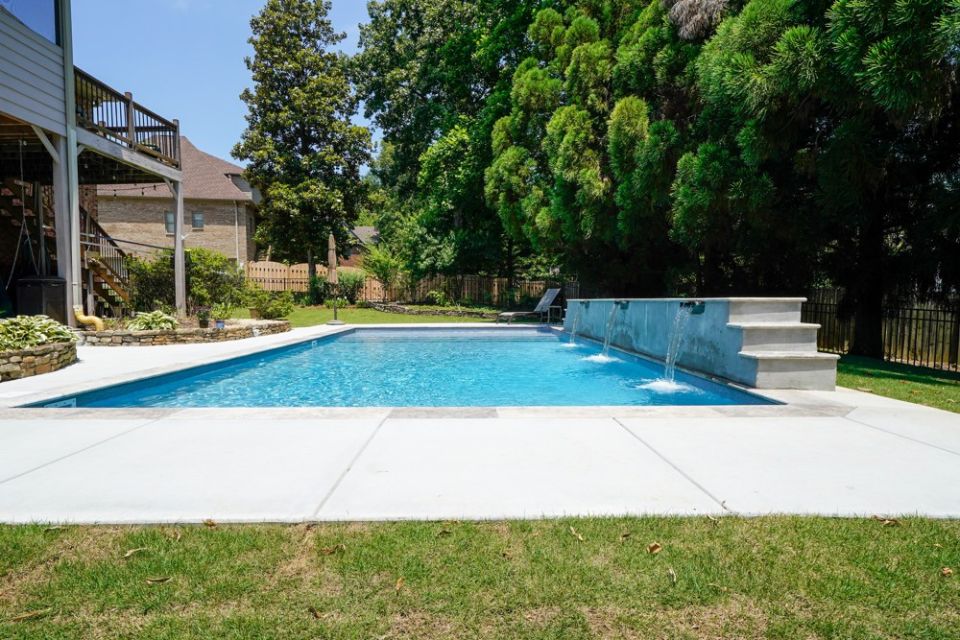 Modern Gunite Pool with Tanning Ledge
