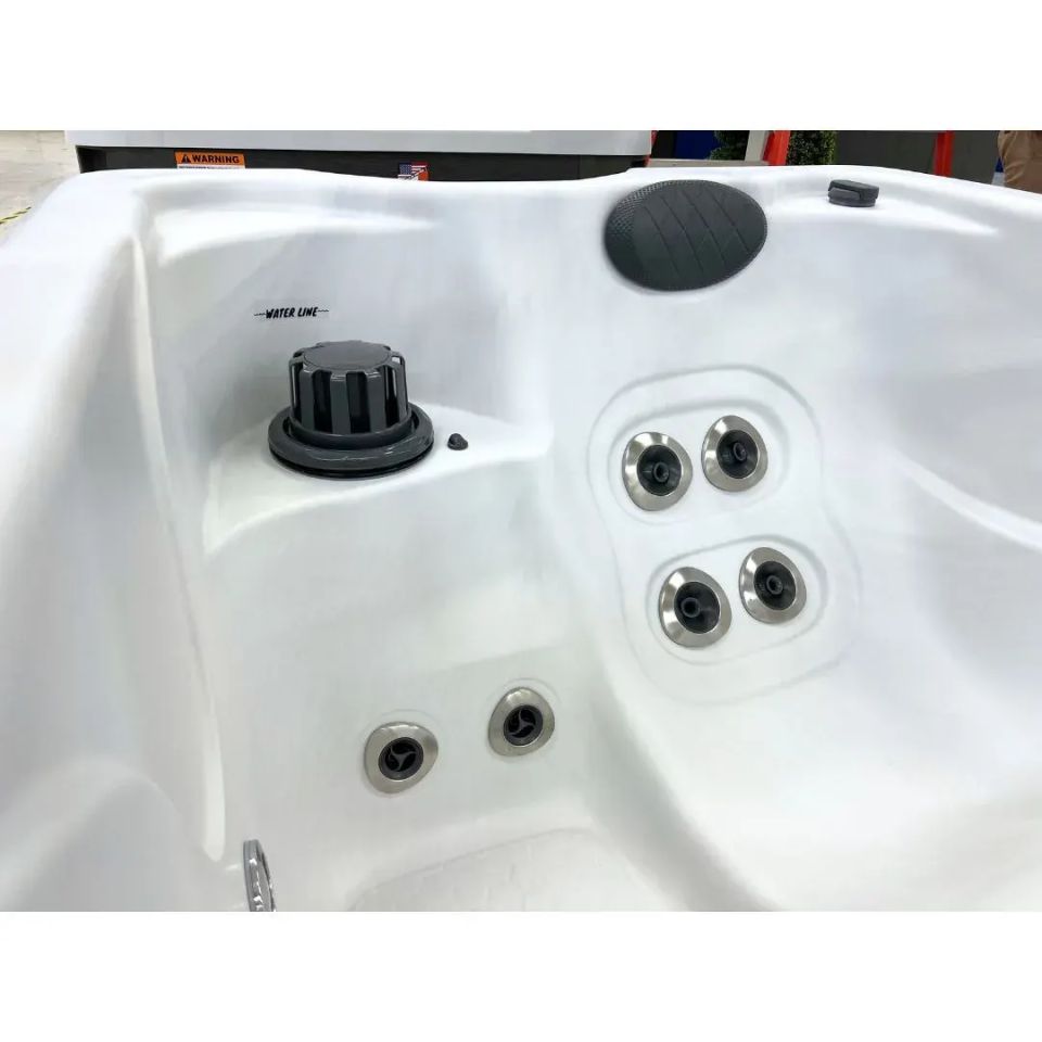 Harmonic H146L.pp hot tub