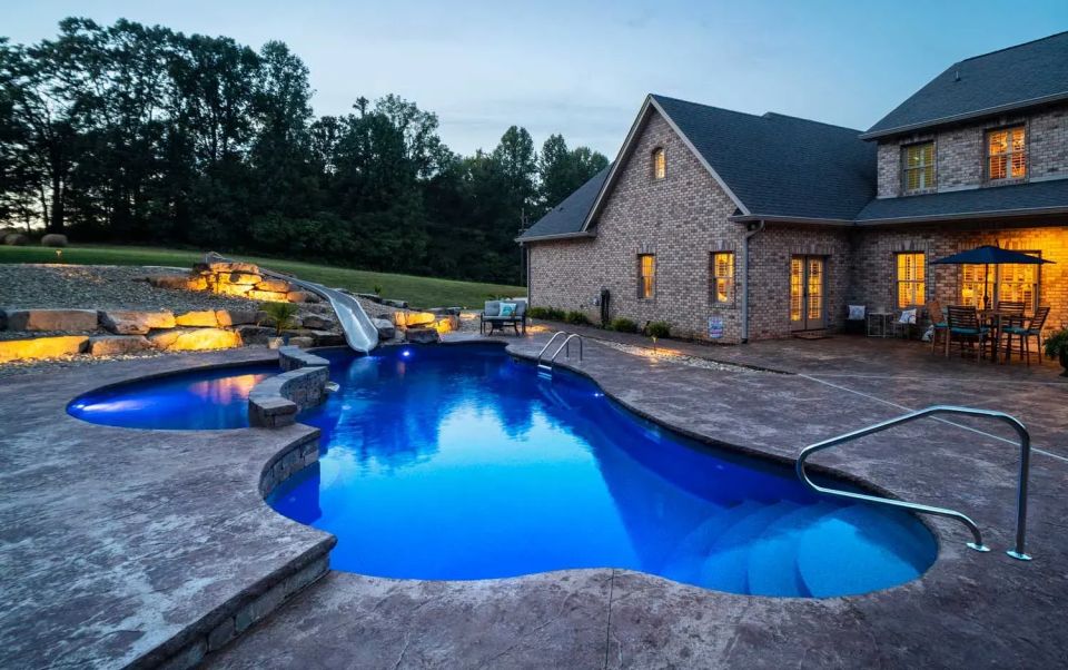 Latham Synergy Grand fiberglass pool